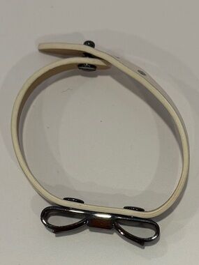 Ted Baker London Skinny Saffiano Leather Bow Bracelet Cream Gunmetal Black